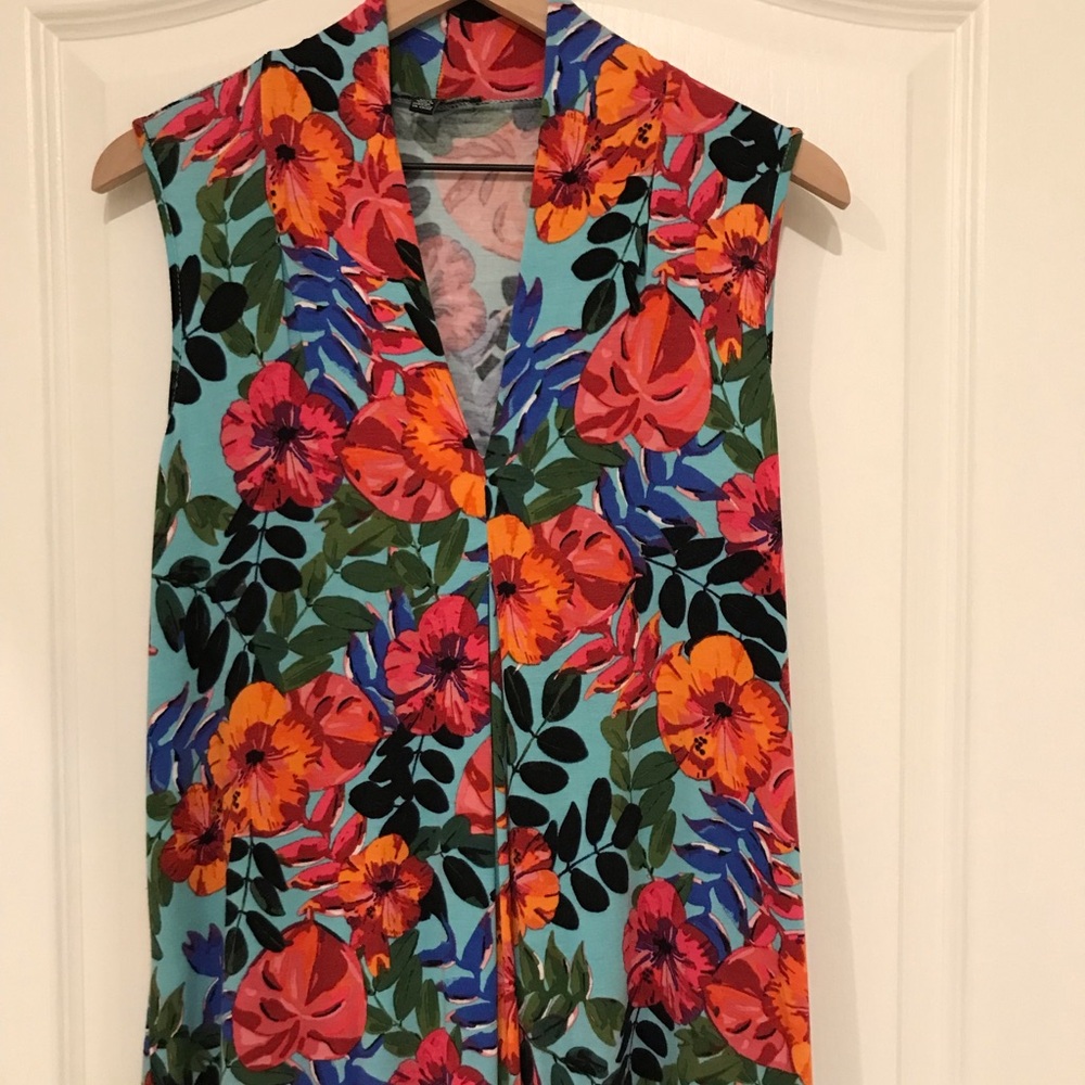 Colorful Comfy Sleeveless Top, Cable & Gauge, Medium